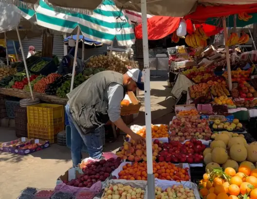ضغط مصاريف العيد يفرض “ريجيما قسريا” على قفة الخضر والفواكه بأسواق المملكة (فيديو)