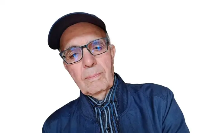 “حتى هو خدام على الوالدة”