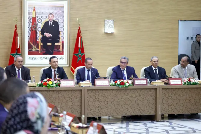 أخنوش يترأس أول مجلس للمجموعة الصحية بجهة العيون.. ويؤكد: وصلنا مرحلة التحول الجهوي