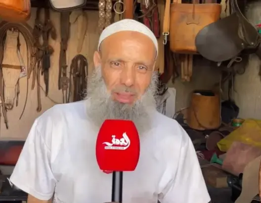 “حرفتنا تموت وتهميش الكوتشي قهرنا”.. صرخة مؤثرة لآخر صناع “سراج الخيل” بمراكش (فيديو)