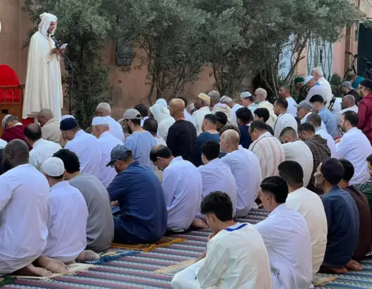 تكبير وخشوع.. أجواء صلاة عيد الأضحى بمسجد بين القشالي مراكش