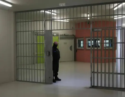 يرقى للمعاملة المهينة.. خبراء أمميون يطالبون فرنسا بتدابير عاجلة لإنهاء اكتظاظ السجون
