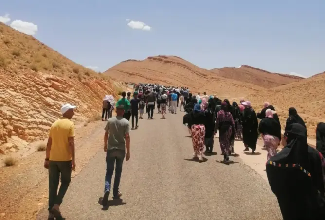 الرشيدية.. احتقان قبلي بأغبالو نكردوس يصل إلى منع دفن سيدة ومسيرة احتجاجية نحو مقر الولاية