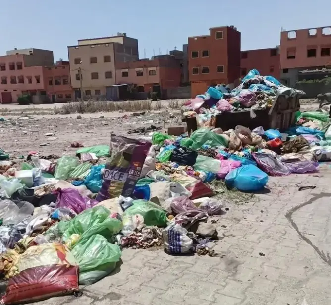 أزمة بيئية بـ”بنجرير”.. نقص اللوجيستيك والعمال حول أحياء بالمدينة إلى “نقاط سوداء”