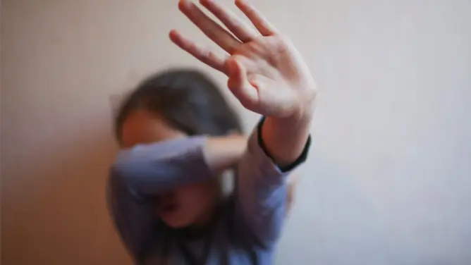 أمن ابن جرير يوقف عشرينيا يشتبه في اغتصابه طفلة داخل بيت مهجور