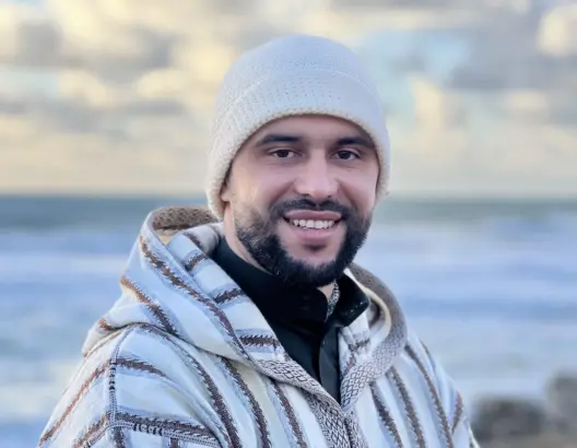 من آية البِرّ إلى بشارة الحسنة: القراءة الدينية والأخلاقية في افتتاح البرلمان المغربي