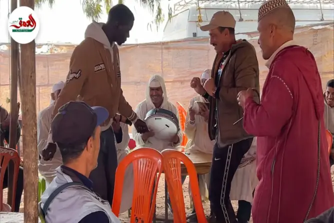 مهاجرون أفارقة يندمجون في سوق أزمور