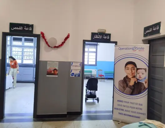 حملة “عملية البسمة” بمراكش تجري 85 عملية جراحية للأطفال المصابين بتشققات الشفة والحنك