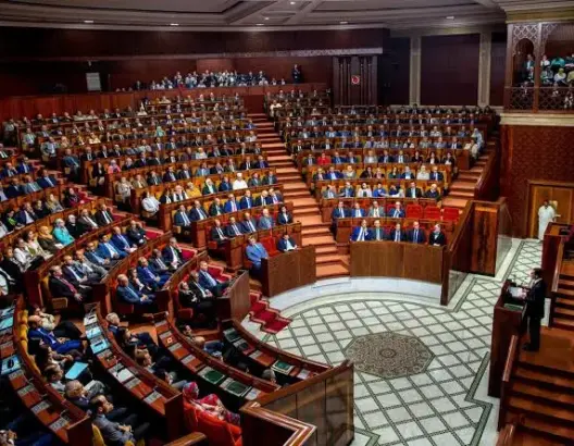 صراع التزكيات يشعل الأحزاب.. شرط التناوب على المناصب يربك طموحات برلمانيي “المونديال”