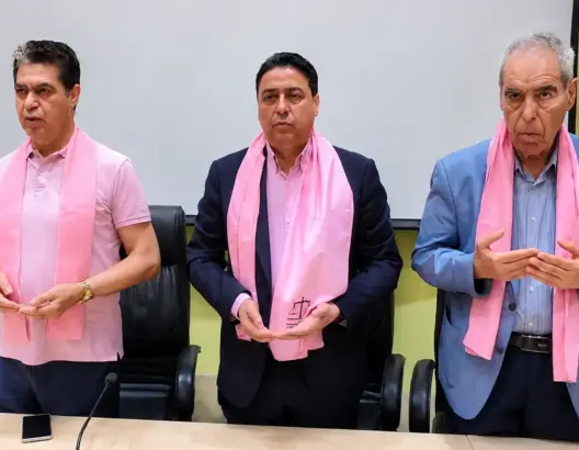 قيادات من حزب الاستقلال خلال اجتماع المجلس الإقليمي بالناظور بحضور عمر حجيرة لمناقشة التحضيرات للانتخابات التشريعية لسنة 2026.
