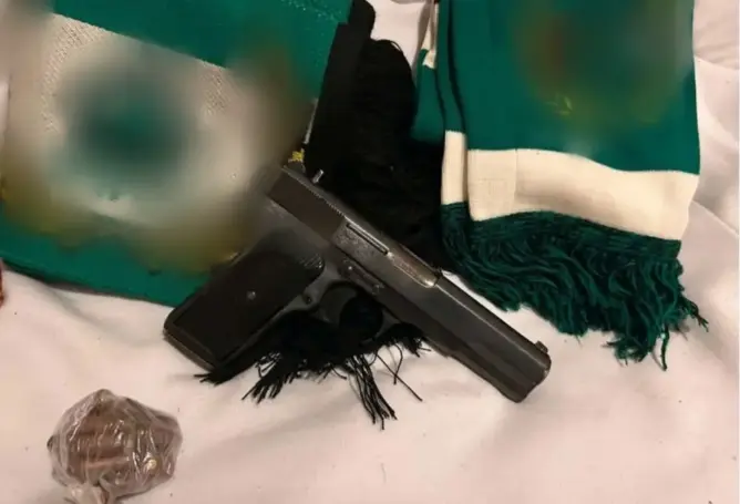 سلاح ناري افتراضي يجر مشجعا وجديا إلى الاعتقال