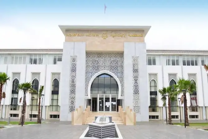 محكمة طنجة تمنح “فرصة أخيرة” لشبكة النصب على رجال أعمال وأمنيين لإعادة الملايين