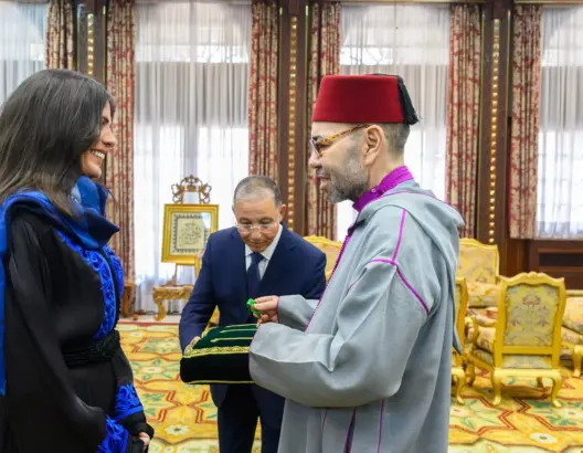 من قمم الهيمالايا إلى القصر الملكي.. الملك يوشح المتسلقة نوال صفنضلة بعد إنجازها العالمي