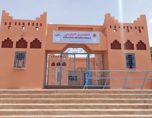 المسبح البلدي بورزازات.. تأخر الافتتاح ولفح الصيف يعيدان مطلب “التدبير المستدام” إلى الواجهة