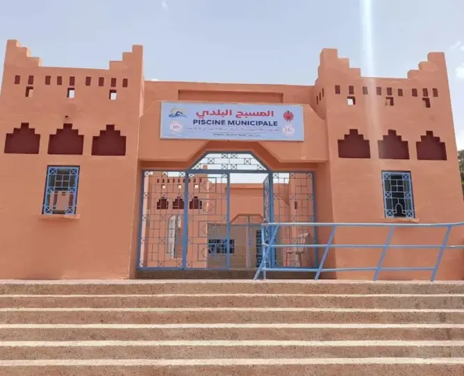 المسبح البلدي بورزازات.. تأخر الافتتاح ولفح الصيف يعيدان مطلب “التدبير المستدام” إلى الواجهة