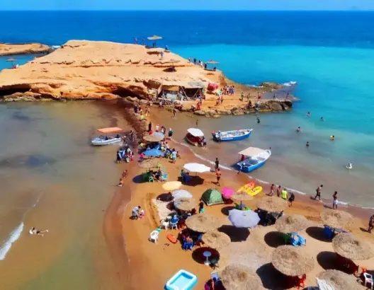 شواطئ الناظور الساحرة.. مؤهلات طبيعية استثنائية تصطدم بـ”عزلة” البنية التحتية