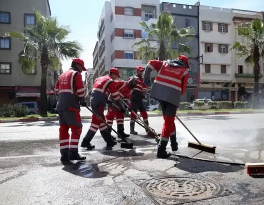 حملات انتخابية مبكرة.. منتخبون بالبيضاء يستقطبون الناخبين عبر وعود التشغيل في شركات النظافة