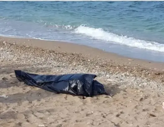 استنفار بالناظور بعد العثور على جثة مهاجر قذفتها الأمواج