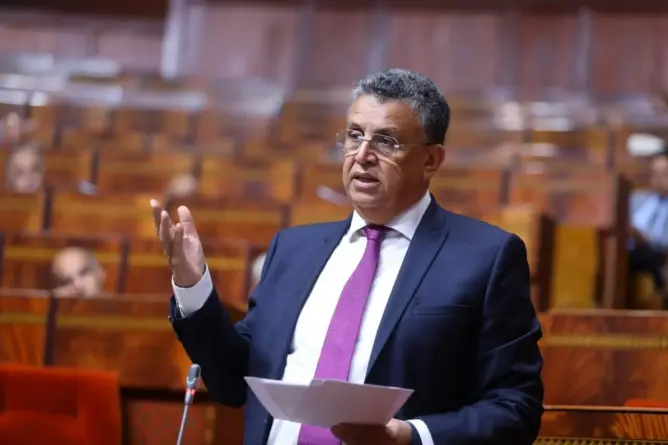 محامو الأحرار ينتفضون ضد وهبي ويتهمونه بفرض تشريعات مطبوعة بنزعات الانتقام وتصفية الحسابات