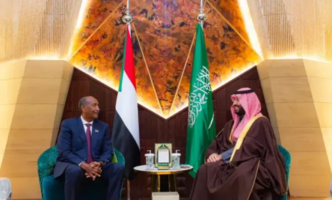 السعودية تتحرك لتشكيل حكومة مدنية متحالفة مع البرهان في السودان