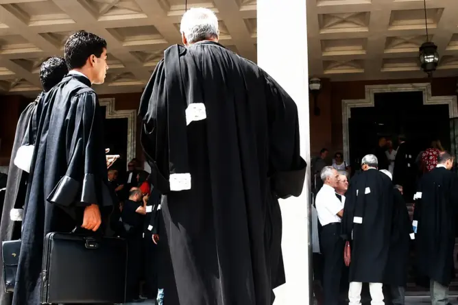 هيئة المحامين بالدار البيضاء تتمرد على قرار “التوقف الشامل” عن العمل