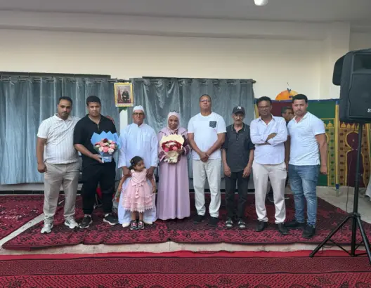 مدرسة “النصر” بالسهول تكرم إطارين متقاعدَين ومدير “العمق” يفاجئهما بعمرة (صور)
