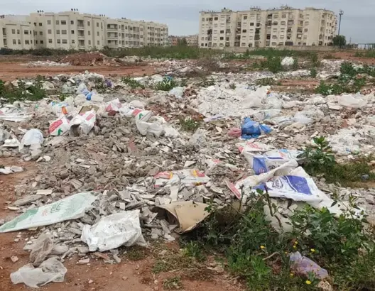 مطارح عشوائية بالبيضاء تستنفر الداخلية.. وشبهات تحوم حول منعشين عقاريين وشركات بناء