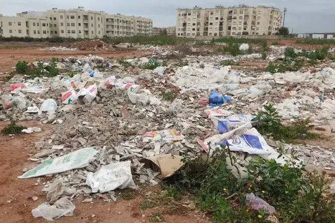 مطارح عشوائية بالبيضاء تستنفر الداخلية.. وشبهات تحوم حول منعشين عقاريين وشركات بناء