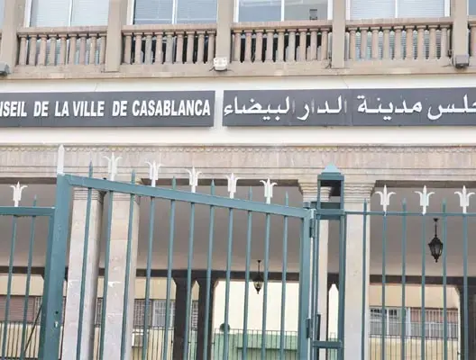 فضيحة عقارية تهز جماعة البيضاء.. اتفاقية بـ1.2 مليون درهم فوق أرض “لا تملكها الجماعة”