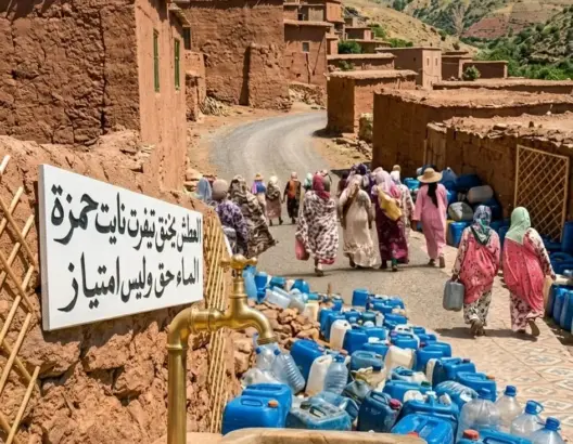 احتقان بأزيلال.. ساكنة “تيفرت نايت حمزة” تصعد باعتصام مفتوح وتطالب العامل بإنهاء أزمة العطش