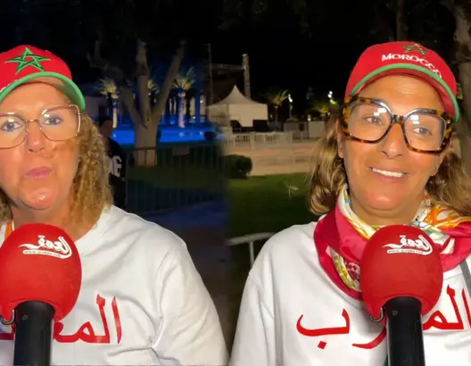 جزائريتان تحتفلان بتأهل الأسود