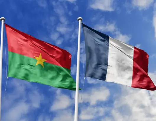 اتهمت باريس بدعم “الإرهابيين”.. بوركينا فاسو تقطع علاقاتها الدبلوماسية مع فرنسا