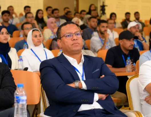 محمد لغروس يتحدث عن تأثير الإعلام الرقمي والذكاء الاصطناعي على التواصل والتسويق السياسي