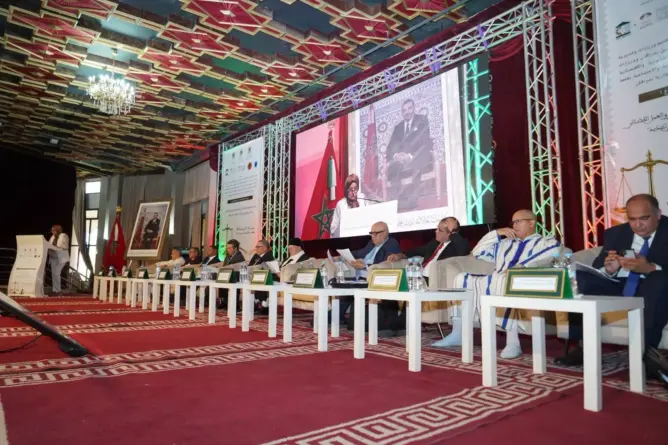 أكاديميون وخبراء ومسؤولون قضائيون يبحثون سبل تعزيز حماية أملاك الجماعات السلالية