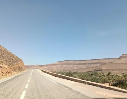 طريق إقليمية بزاكورة.. مشروع لفك العزلة يتحول إلى مصدر لمعاناة الساكنة