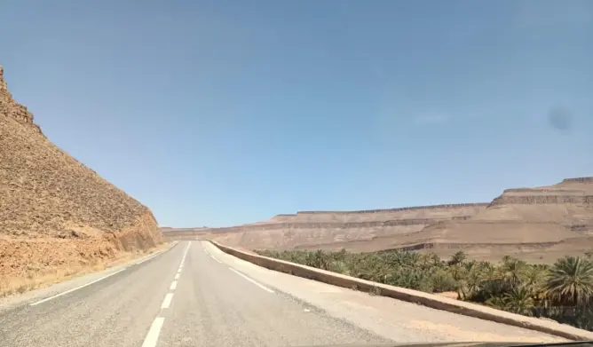 طريق إقليمية بزاكورة.. مشروع لفك العزلة يتحول إلى مصدر لمعاناة الساكنة