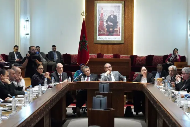 نواب الأغلبية يتمردون على وهبي ويرفضون إخضاع ودائع هيئات المحامين لرقابة مجلس الحسابات