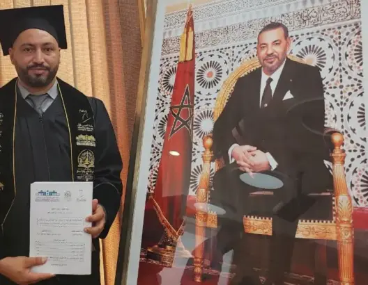 الصحافي والباحث عبد الصمد ادنيدن يحمل شهادة الماستر بعد مناقشة بحثه بكلية العلوم القانونية والسياسية بسطات.