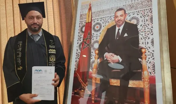 الصحافي والباحث عبد الصمد ادنيدن يحمل شهادة الماستر بعد مناقشة بحثه بكلية العلوم القانونية والسياسية بسطات.