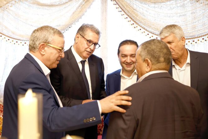 قيادات ومنتخبو التجمع الوطني للأحرار خلال نقاش تنظيمي بوجدة