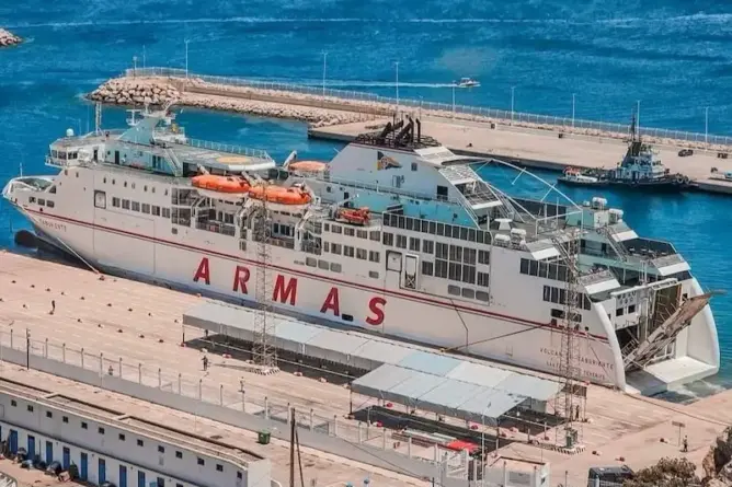 في عز ذروة عملية “مرحبا”.. إلغاء مفاجئ لرحلات خط (الحسيمة – موتريل) يربك آلاف المغاربة