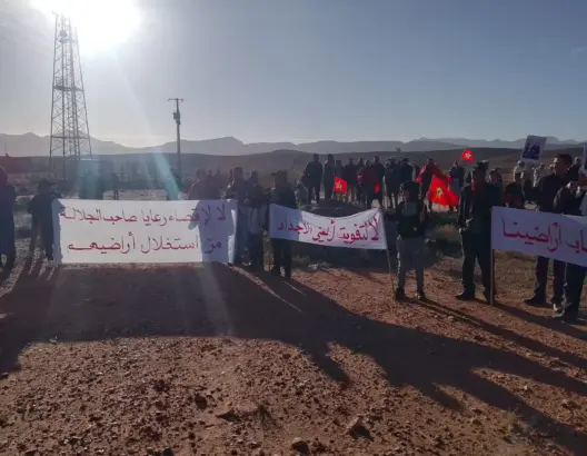 ساكنة “أيت مولاي أحمد” تحتج أمام عمالة تنغير وتطالب بالتحقيق في نزاع عقاري