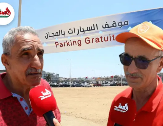 مرتادو شاطئ سلا يشيدون بتنظيم المواقف المجانية