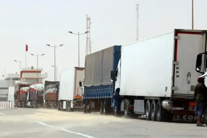 قطاع النقل الدولي بالمغرب يواجه أزمة مركبة.. هجرة السائقين وارتفاع التكاليف يفاقمان المعاناة