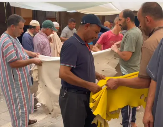 الدلال.. مهنة عريقة تقاوم الزوال