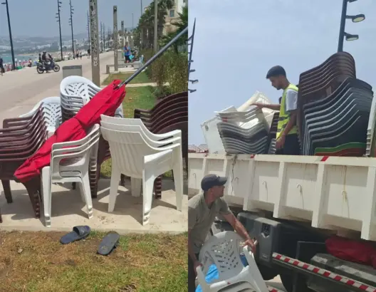 كراسي بلاستيكية ومظلة حمراء على كورنيش طنجة خلال حملة تحرير الملك العمومي