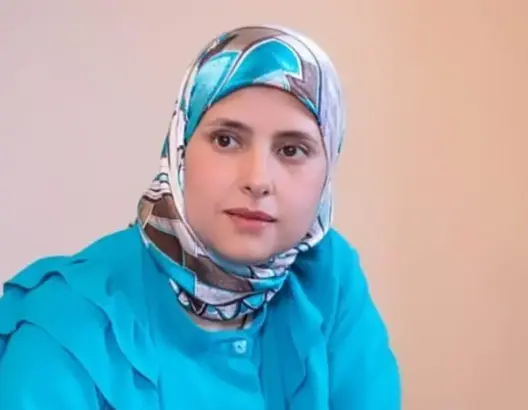 بين أمواج البحر وأمواج الفقر… طفولة مثقلة بالهموم