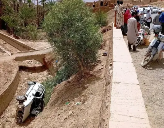 انقلاب سيارة يرسل سائقها إلى مستشفى زاكورة
