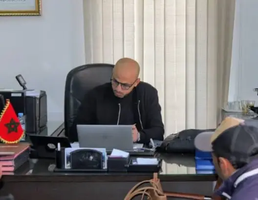 الأحرار يوقف نائب رئيس مقاطعة الحي الحسني لـ 6 أشهر بسبب تصريحات “مسيئة”