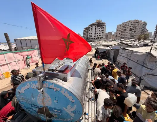 بعد تدمير 725 بئرا.. مبادرة مغربية تواصل إيصال المياه إلى عطشى غزة وسط نداءات لتكثيف الدعم